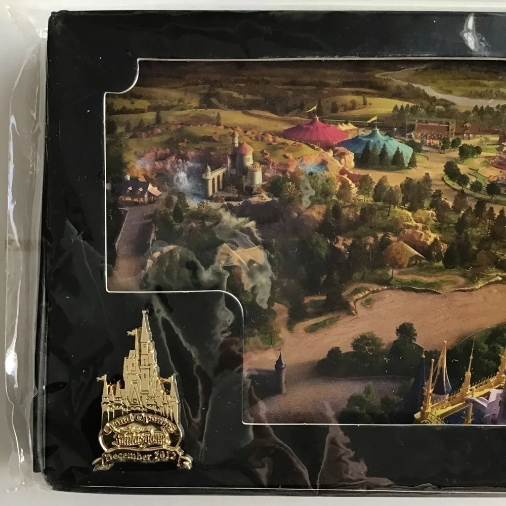 Disney Fantasyland Pin & Litho Magic Kingdom 2012 Grand Opening Cast Member NEW - Picture 2 of 13
